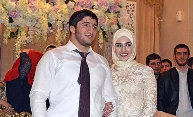 Abdulrahd Sadulaev със съпругата си