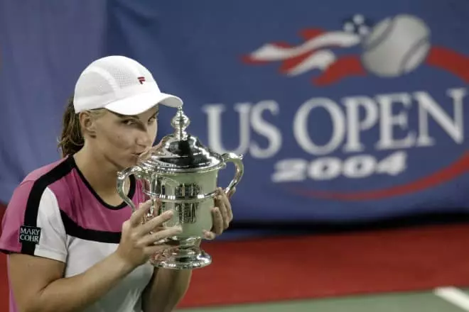 Svetlana Kuznetsova با برنده Tropfey ایالات متحده آمریکا باز، 2004