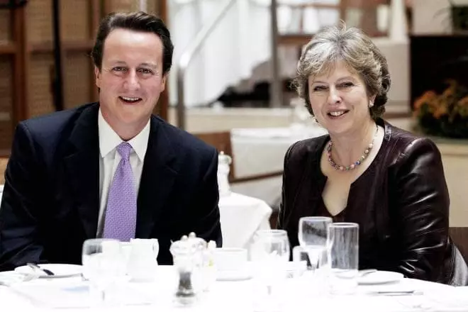 David Cameron na Teresa nwere ike