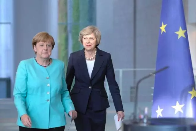 Angela Merkel과 Teresa 5 월