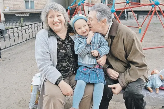 Alexander Belyavsky coa súa esposa Lyudmila e a filla de Sasha