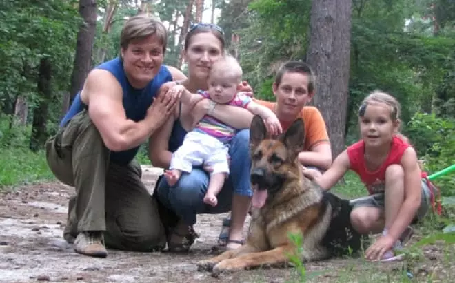 Alexey Moiseev dengan keluarga