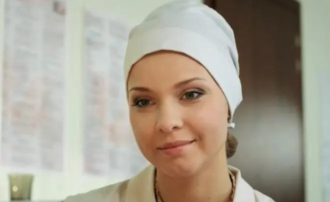 Polina Syrkina在系列“Zemsky Doctor。返回”