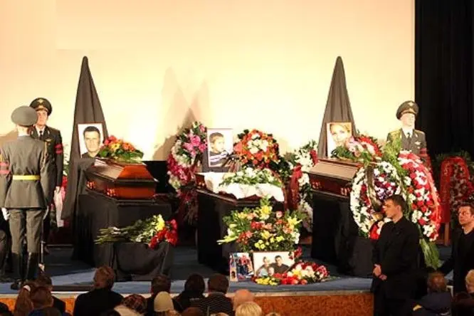 Familja tal-funeral Alexander Dedyushko