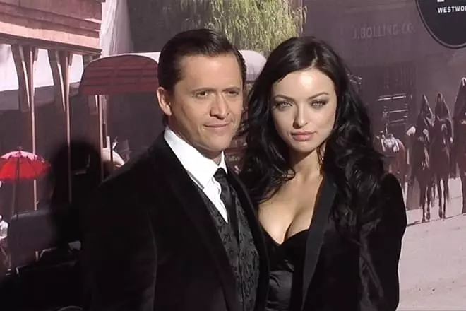 Clifton Collins en sy vrou, Fisher-Oos