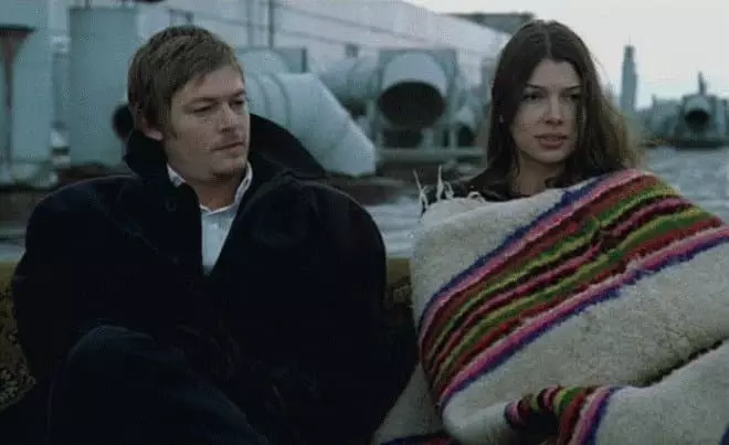 Norman Ridus和Ksenia Buravskaya在電影中“皮膚上的克勞斯”