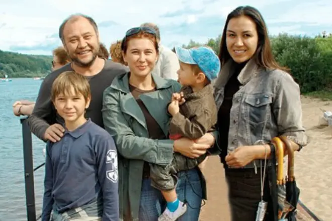 Jurijs Stepanov ar ģimeni