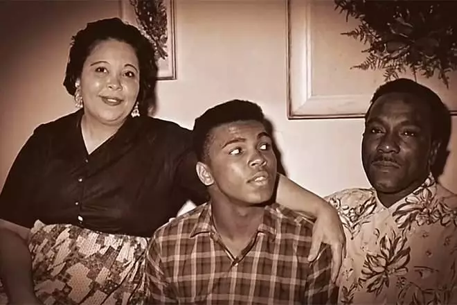 Mohammed Ali with family