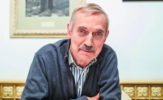 Llawn Yevgeny Kindinov