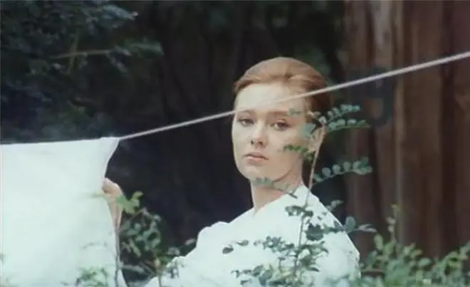 Lyudmila Savelyev在電影“向日葵”中