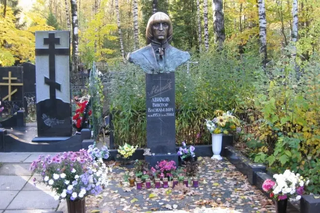 La tumba de Viktor Avilov