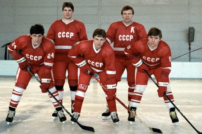 Sergey Makarov, Alexey Casatonov, Igor Larionov, Vyacheslav Fetisov et Vladimir Krutov