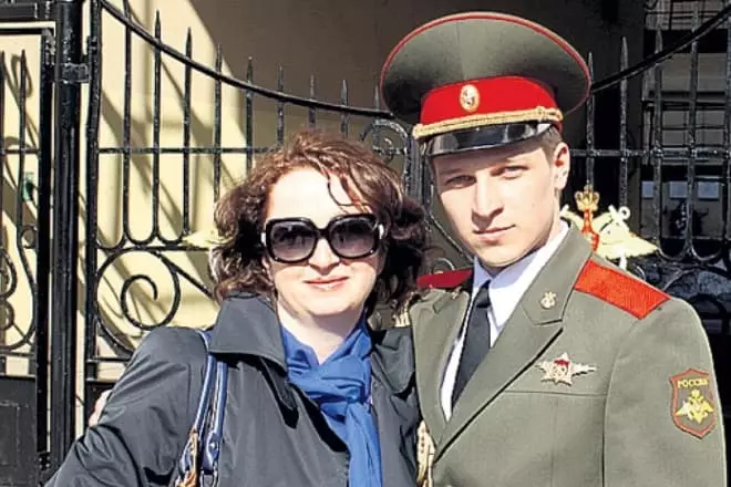 Üçüncü Eş Vladimir Litvinova Elena ve Oğlu Arseny