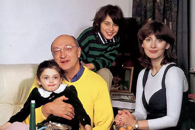 Mikhail Kozakov, jeho manželka Anna Yampol a děti
