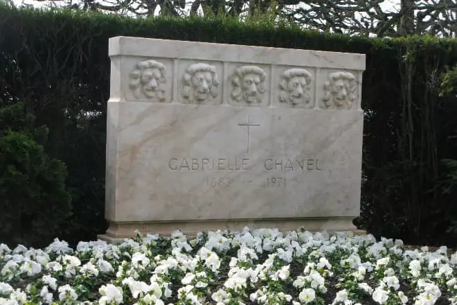 Tomb Coco Chanel.