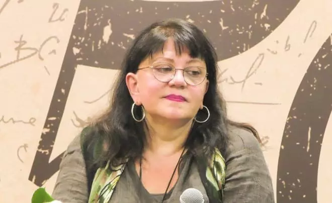 Penulis Tatyana tebal