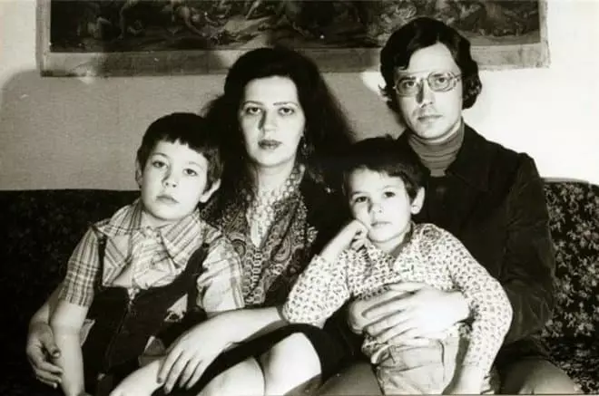 Tatyana Tatstaya și Andrei Lebedev cu fiii