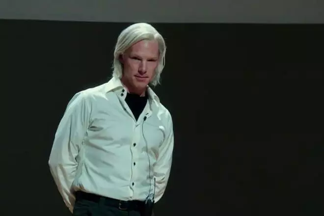 Benedict Cumberbatch ho Juliana Assange (frame avy amin'ny andian-jatony amin'ny fahitalavitra "Herin'ny fahitalavitra")