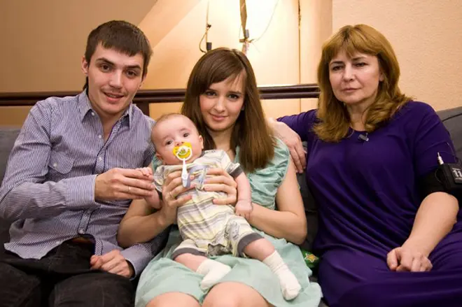 Irina Agibalova với cựu con rể Eugene, con gái và cháu trai