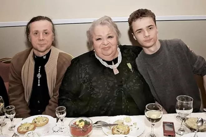 Natalia Krachkovskaya with son and grandson