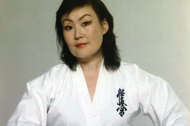Janyl Asanbekova ao Kimono