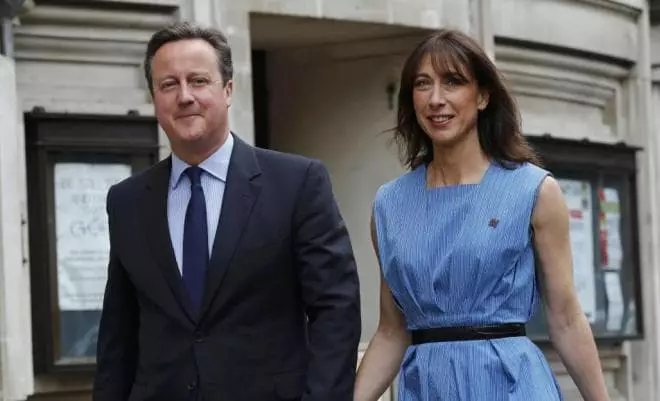 David Cameron con su esposa