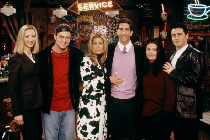 Matt Leblan與Jennifer Aniston，Courtney Coke，Matthew Perry，Liza Kudourous和David Schwimmer在“朋友”系列中