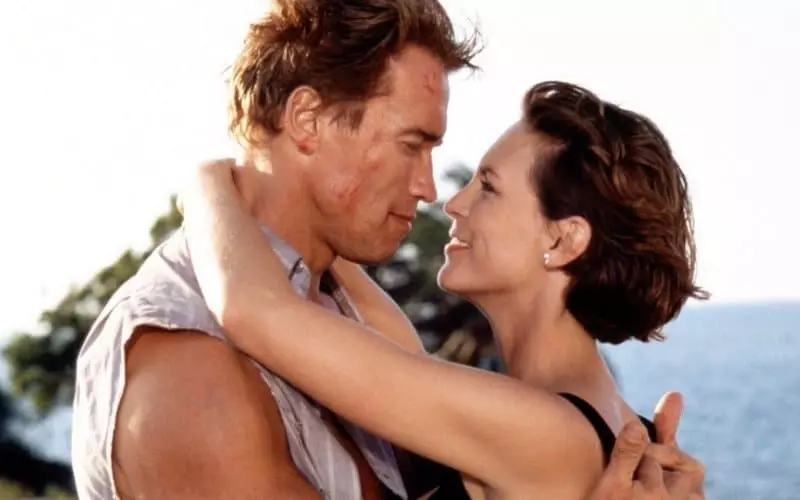 Arnold Schwarzenegger sy Jamie Lee Curtis (frame avy amin'ny sarimihetsika "lainga marina")