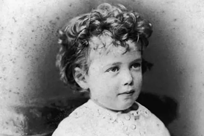 Nicholas II gyermekkorban