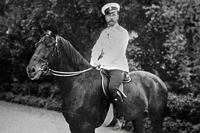 Nicholas II a caballo