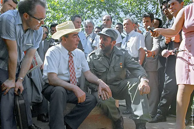 Leonid Brezhnev 및 Fidel Castro.
