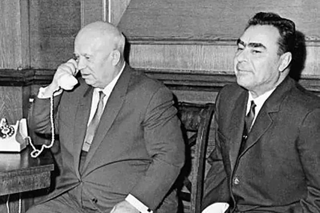 Nikita Khrushchev y Leonid Brezhnev