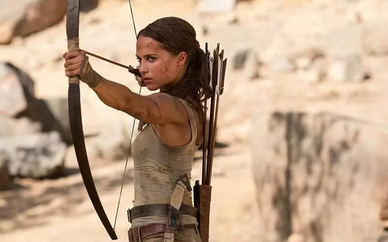 Alicia Vicander as Lara Croft (frame út 'e film "famke út Denemarken")