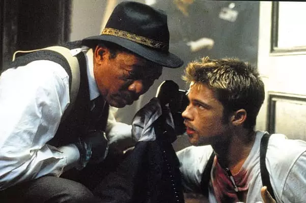 Morgan Freimen e Brad Pitt no filme