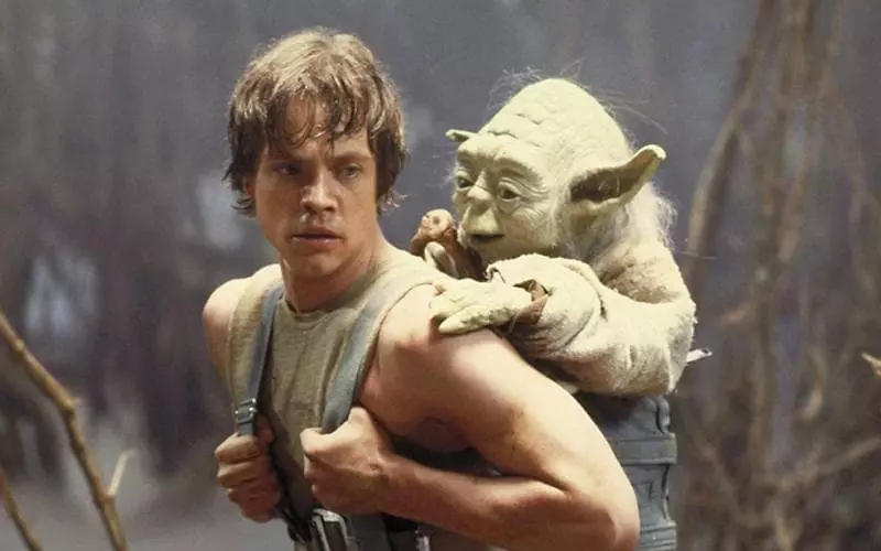 Mark Hamill yn 'e rol fan Luke Skywalker (in frame út' e film "Star Wars. Afpisode V: It ryk sil in reaksje feroarsaakje")