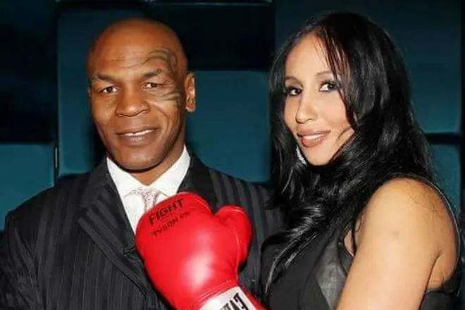 Mike Tyson dan isterinya Lakia Spice