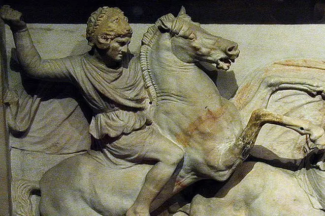 Alexander Macedonian al casc de Herakla
