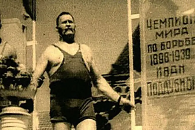 אלוף העולם איוון Poddubny