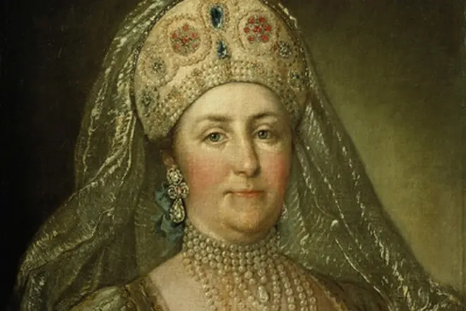 Picha ya Catherine II katika outfit Kirusi.
