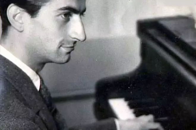 An der Jugend vu Louis De Fürt war e Pianist