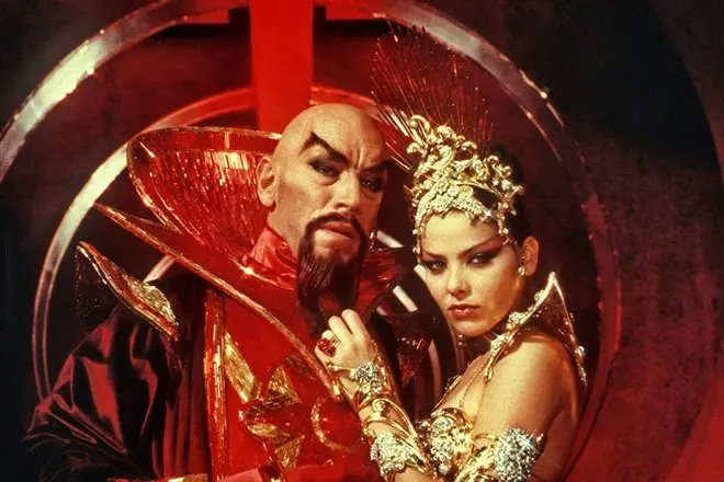 Max Background of Shuds and Ornell Muti (Frame from Flash Gordon)