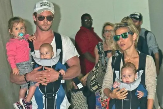 Chris Hemsworth med sin kone og barn