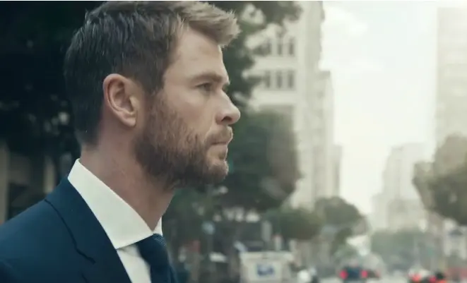 Chris Hemsworth en l'aroma publicitària embotellada