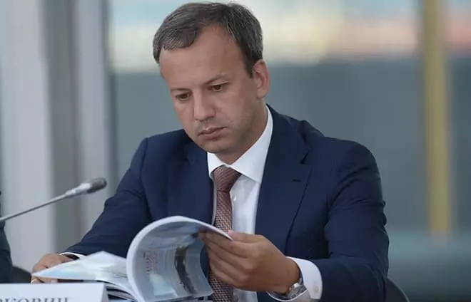 Arkady Dvokovich ing Menteri Keuangan
