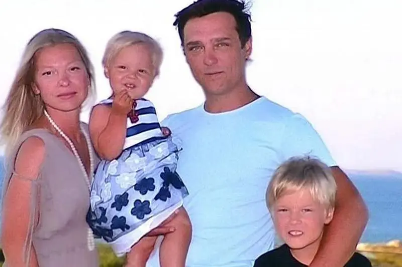 Juri Shatunov koos oma naise ja lastega