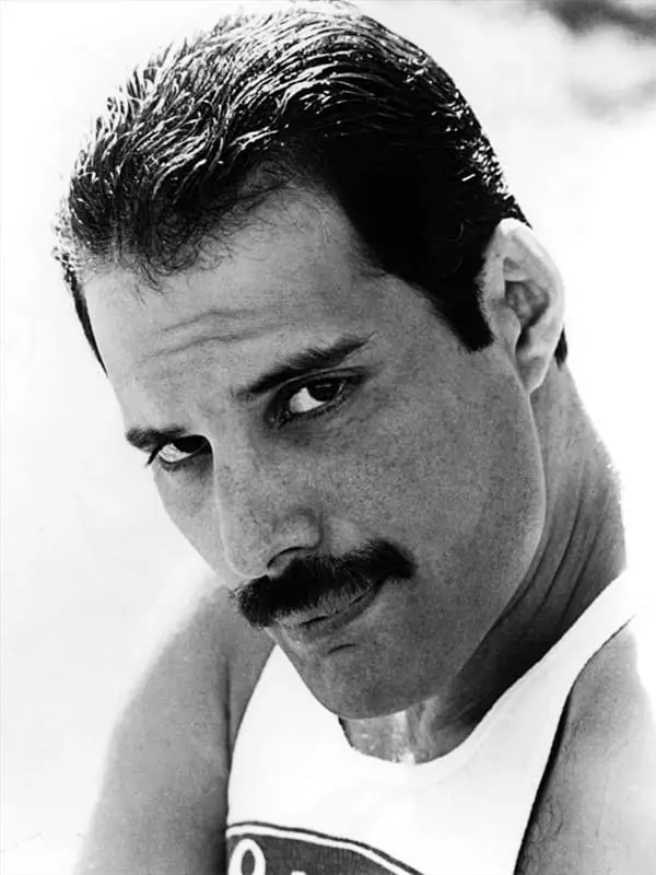 Freddie Mercury - fotografia, biografia, życie osobiste, przyczyna śmierci, grupa królowa