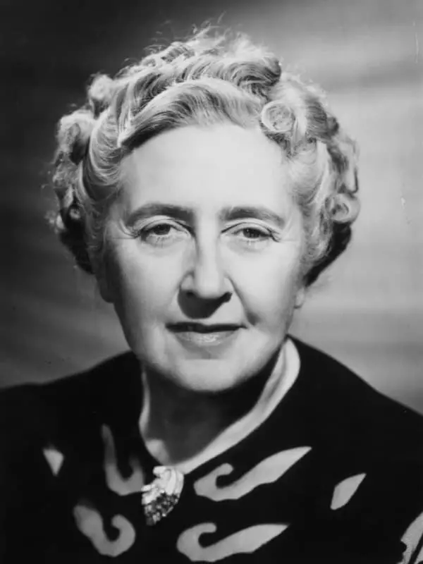 Agatha Christie - Biografio, foto, persona vivo, libroj, kaŭzo de morto