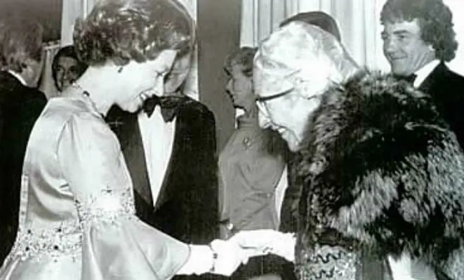 Agatha Christie e Queen Elizabeth