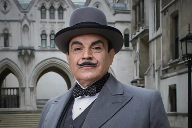 Si David Yuta sa Papel sa Erkulya Poirot