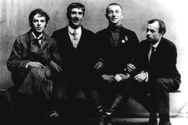 Osip Mandelstam, Kovarên Chukovsky, Benedict livshits û Yuri Annenkov. Petrograd, 1914